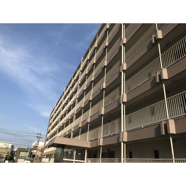 【上社南住宅3号棟の建物外観】