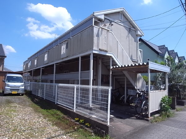 大府市若草町のアパートの建物外観