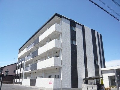 【春日井市中新町のマンションの建物外観】