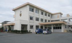 小学校　磐田市立磐田西小学校（小学校）まで448m