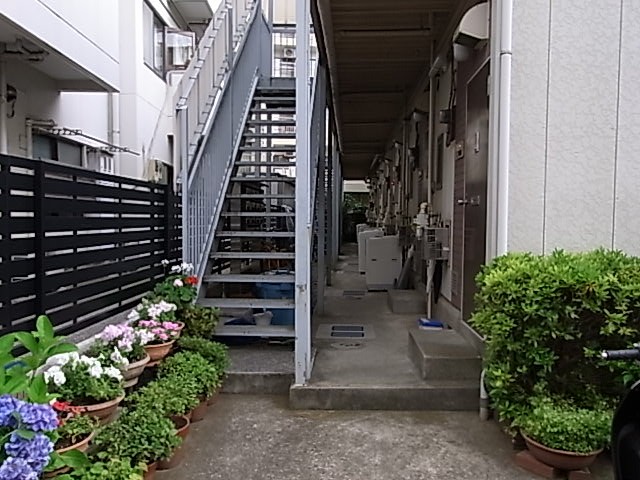 【品川区小山台のアパートのエントランス】