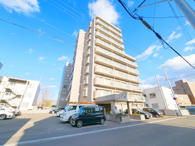 建物外観　地下鉄駅徒歩圏内のファミリー向けのお部屋です♪