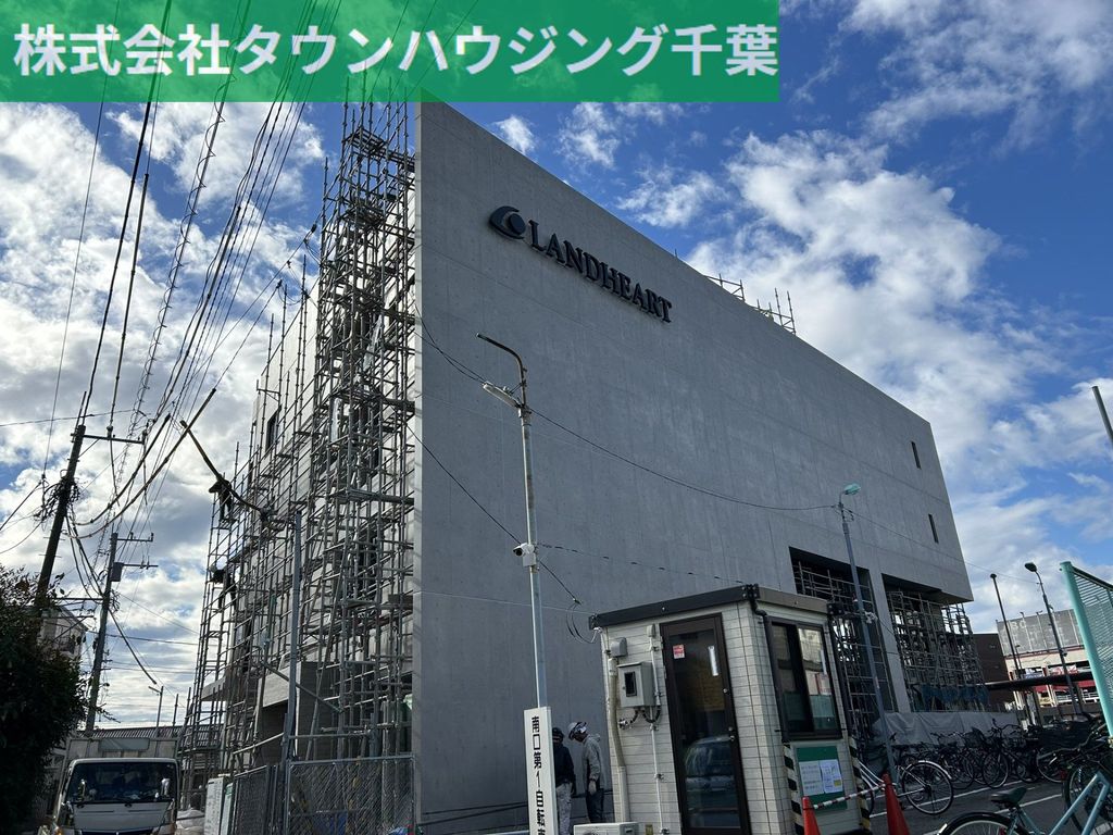 【四街道市鹿渡のマンションの建物外観】