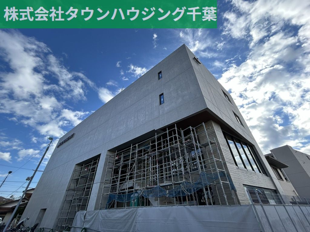 【四街道市鹿渡のマンションの建物外観】