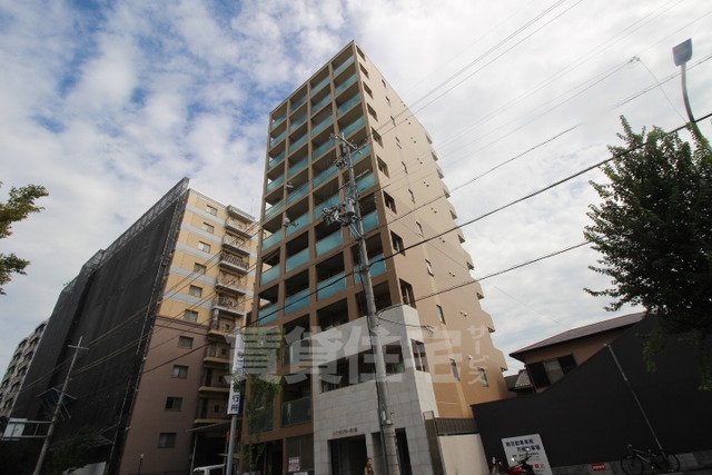 【京都市下京区西七条比輪田町のマンションの建物外観】