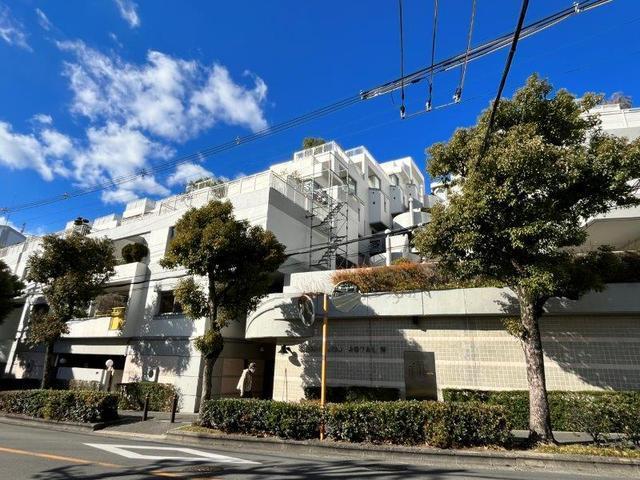 千里山ロイヤルマンション４番街の建物外観