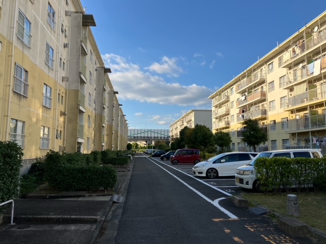 【下田部団地15棟の駐車場】