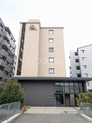 京都市右京区太秦下角田町のマンションの建物外観