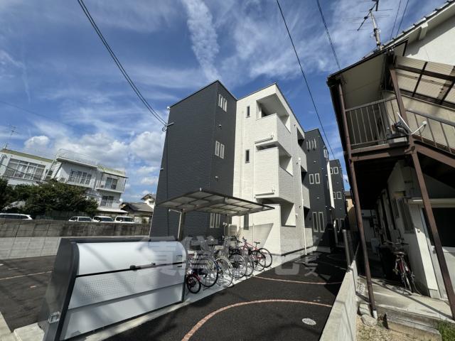 【広島市中区江波本町のアパートの建物外観】