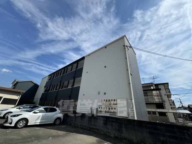 広島市中区江波本町のアパートの建物外観