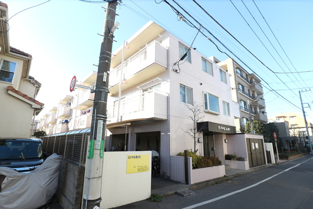 ロイヤル美住町の建物外観