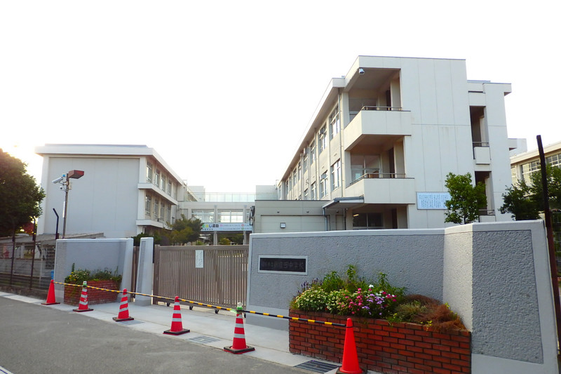 【飾磨区西浜町戸建の中学校】