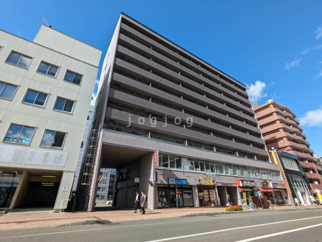 札幌市西区琴似二条のマンションの建物外観