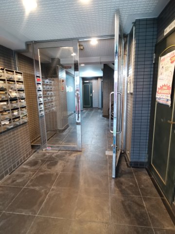 【大阪市中央区瓦屋町のマンションのロビー】