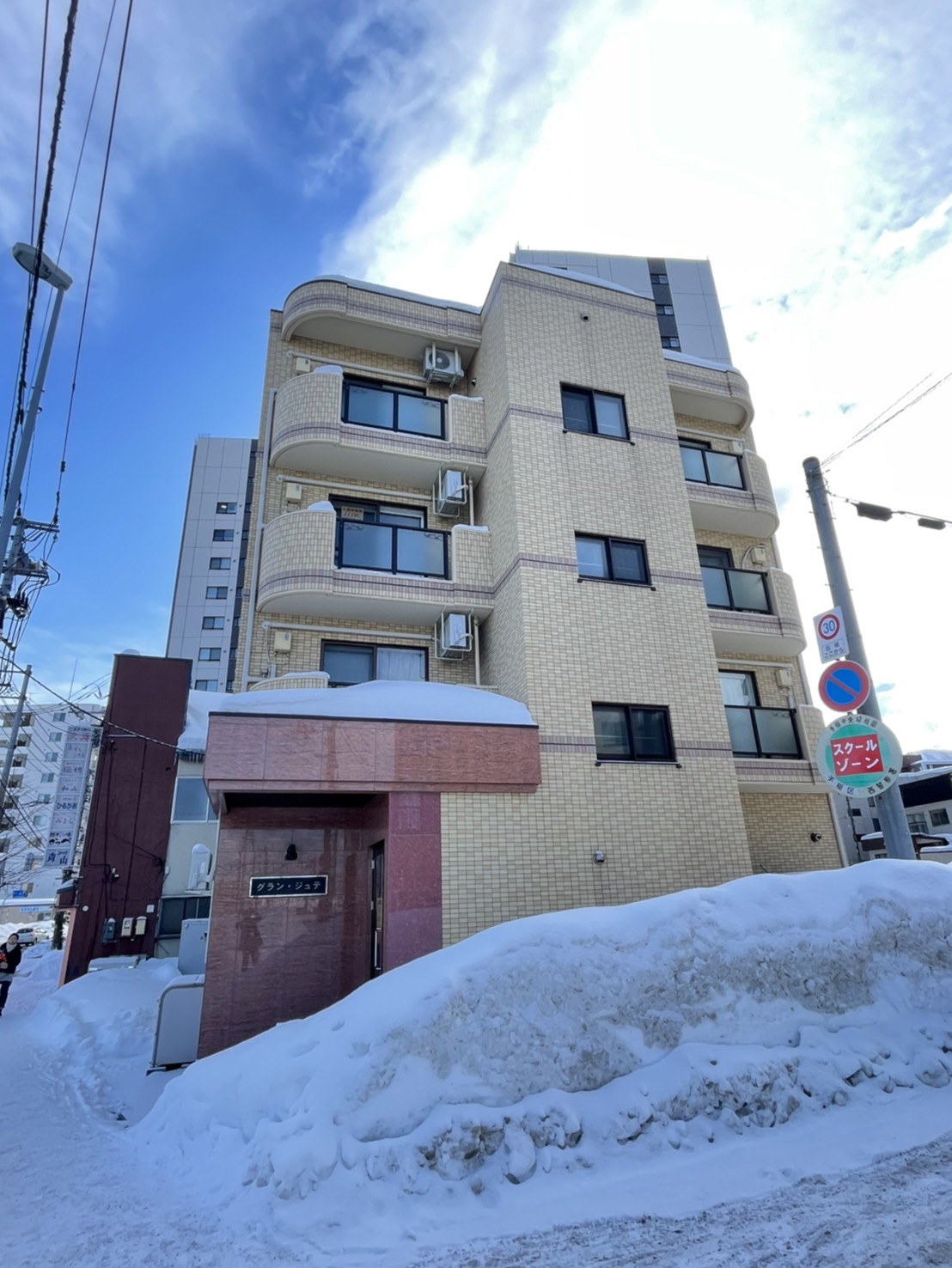 札幌市手稲区手稲本町二条のマンションの建物外観