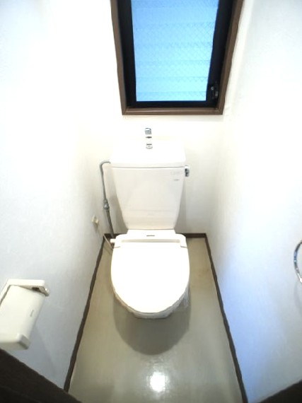 トイレ　暖房便座機能付きです♪