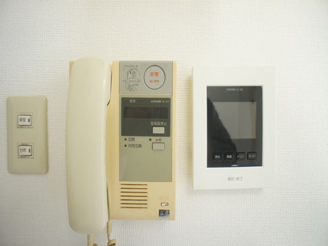 セキュリティ　訪問者の確認ができるTVドアホン付きです♪