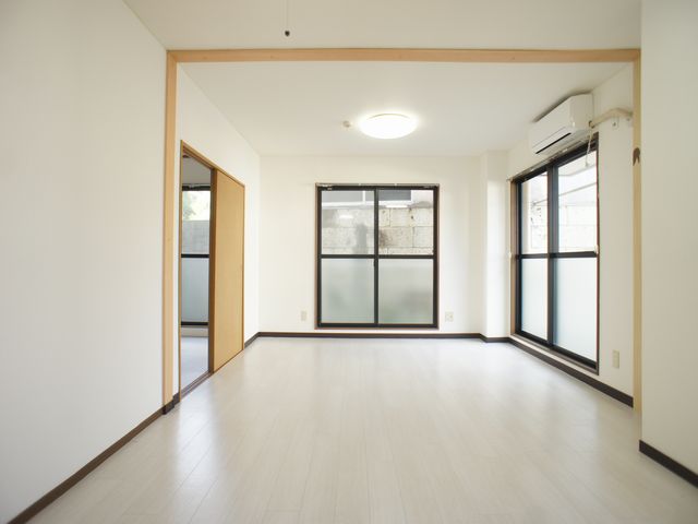 居室・リビング　お子様の様子を見ながらお料理できるオープンキッチンです♪