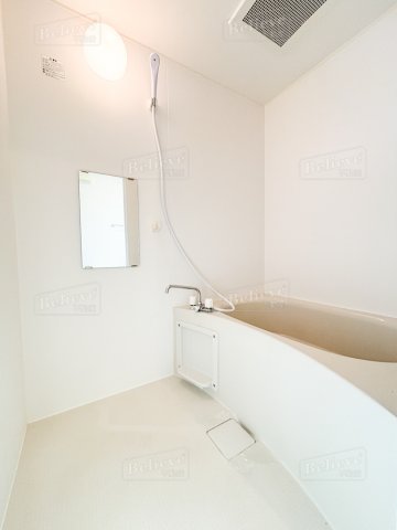 バス・シャワールーム　お湯はり機能付きのお風呂です♪