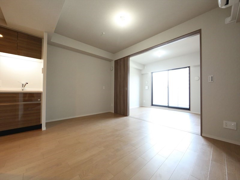 バルコニー　ＬＤＫ10.5帖　洋室6帖　エアコン完備　バルコニー