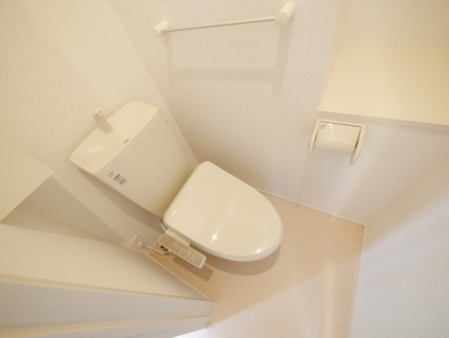 トイレ　★あって嬉しい温水洗浄便座付のトイレです★