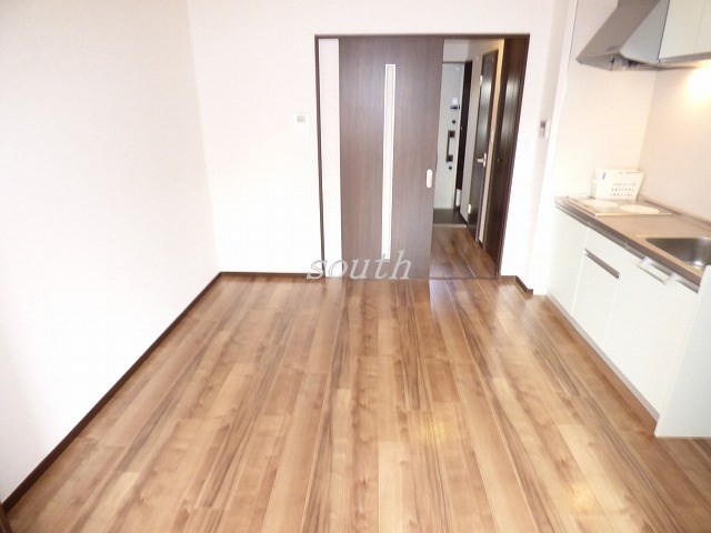 居室・リビング　洗練された清潔感漂う清楚な仕上がり