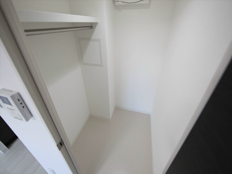 収納　洋室10.6帖　ウォークインクローゼット（収納充実してます）