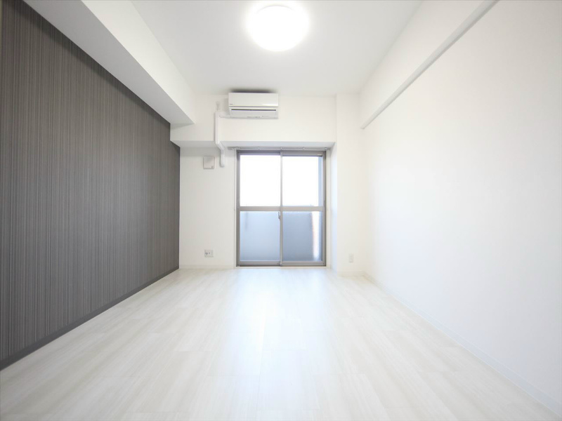 バルコニー　洋室10.6帖　ウォークインクローゼット（収納充実してます）