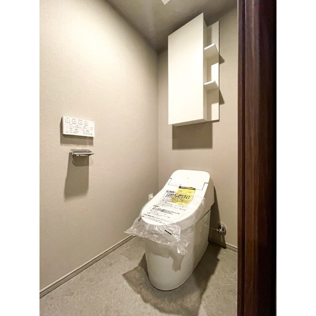 トイレ　※写真は同タイプ住戸です。