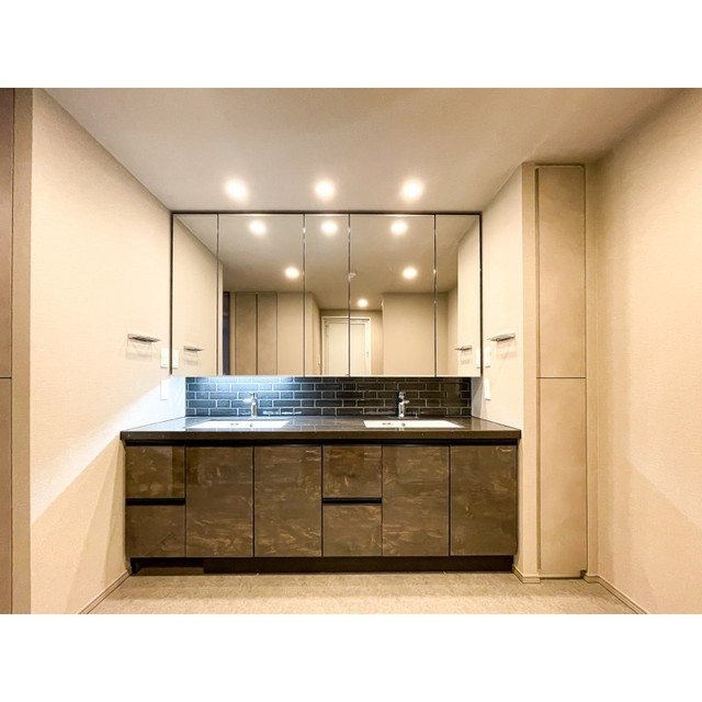 洗面設備　※写真は同タイプ住戸です。