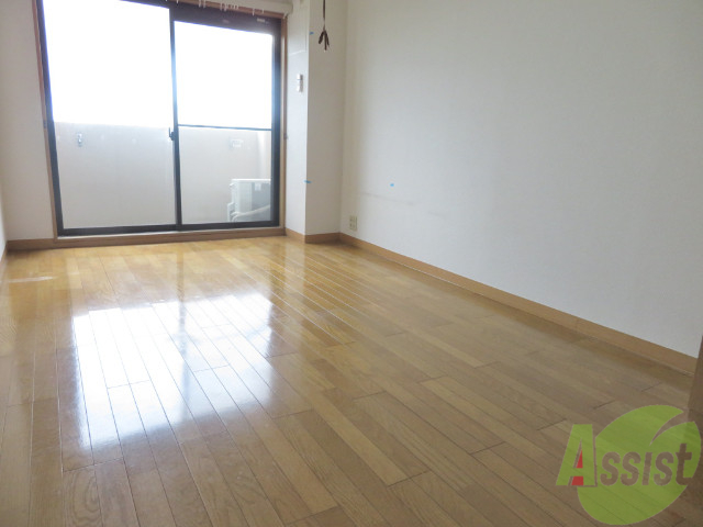 その他部屋・スペース　大きな窓から光が差し込み明るいお部屋です