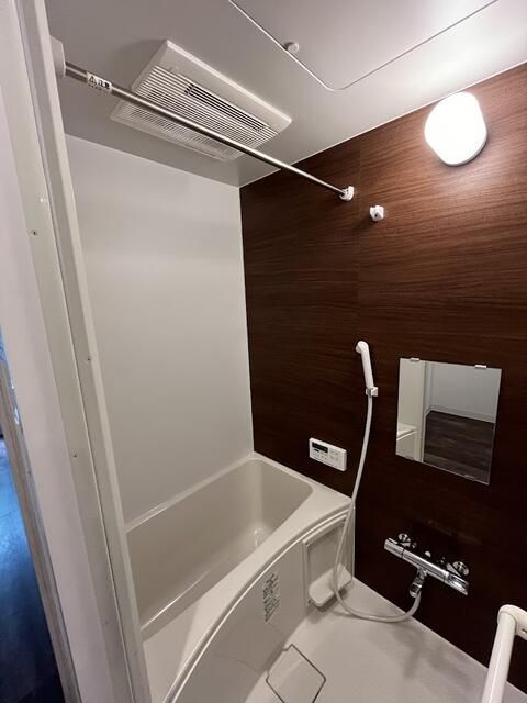 バス・シャワールーム　コンパクトで使いやすいお風呂です