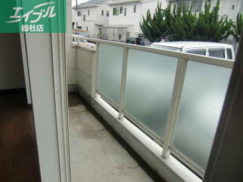 バルコニー　日当たり良好なベランダ