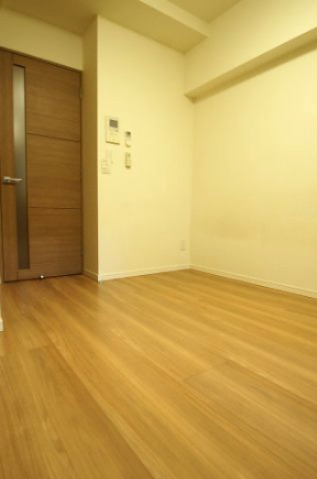その他部屋・スペース　「清潔感あふれる床材を使用した居室です」