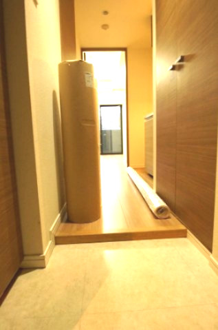 玄関　「玄関から」