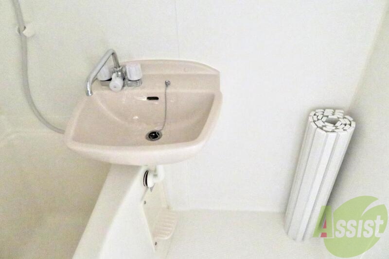 洗面設備　洗面台はバスルームにあります、洗顔や歯磨きはこちらで