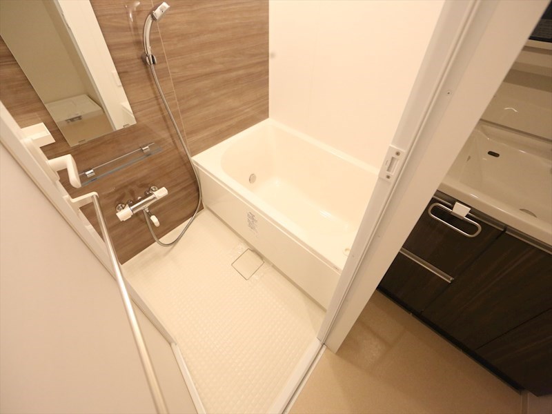 バス・シャワールーム　浴室暖房乾燥機付　追い焚き・オートバス機能付お風呂