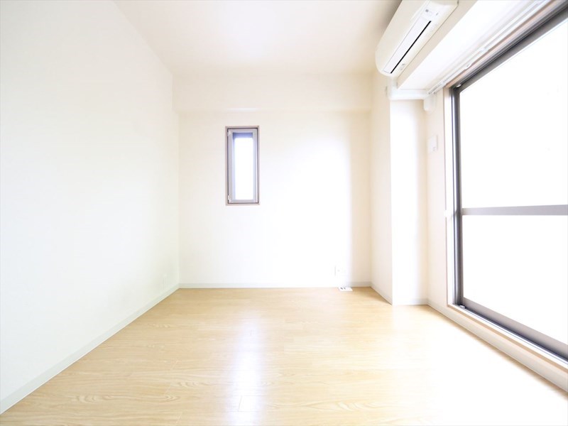 その他　ＬＤＫ11.7帖　2面採光　エアコン完備　南面バルコニー