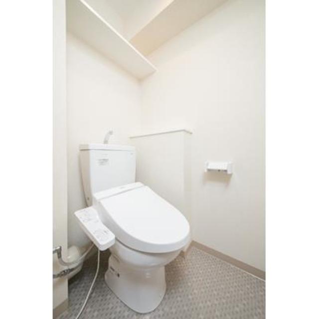 トイレ　※写真は同タイプ住戸です。