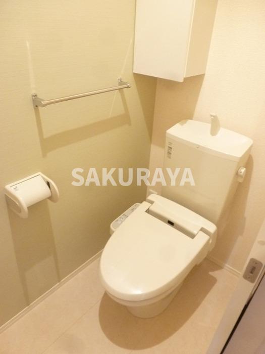 トイレ　温水洗浄便座です。