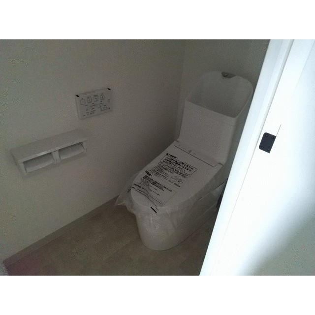 トイレ　写真は同じ間取りの別室です。現況有姿となりますので、予めご了