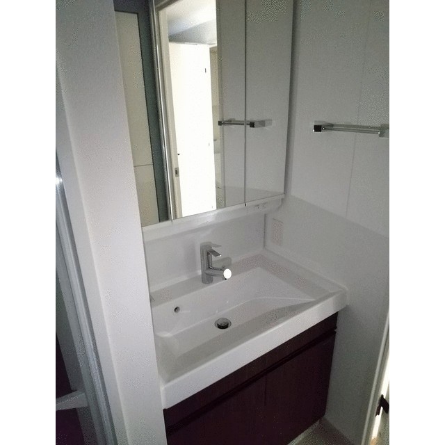 洗面設備　写真は同じ間取りの別室です。現況有姿となりますので、予めご了