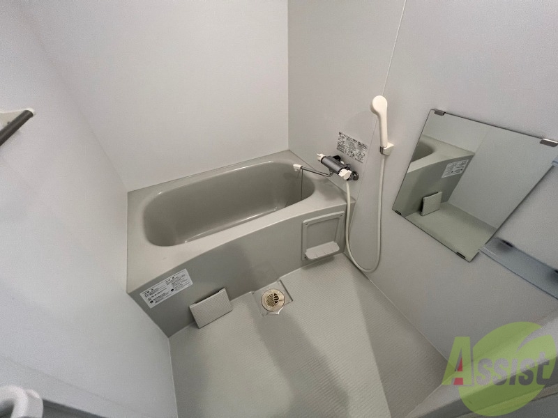 バス・シャワールーム　こちらはお風呂。一日の疲れをここで癒してください。