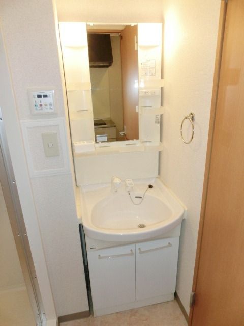 洗面設備　独立していると便利ですね。