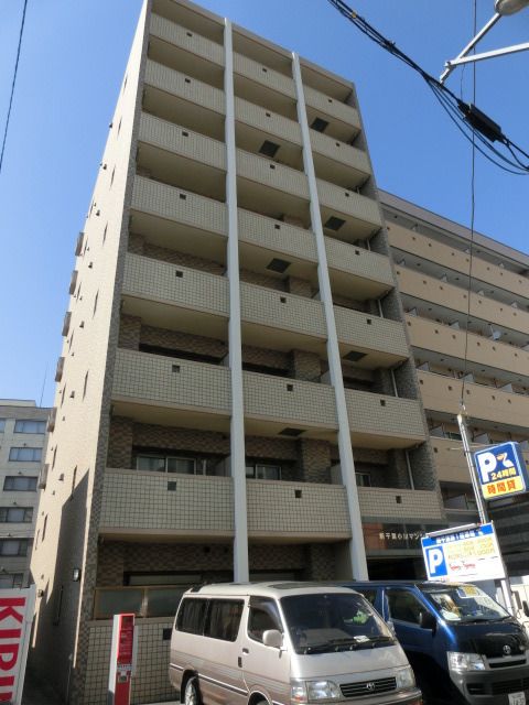 建物外観　オートロック・宅配ＢＯＸ・エレベーター完備のマンション