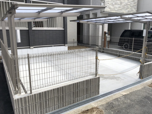 駐車場　屋根有です！