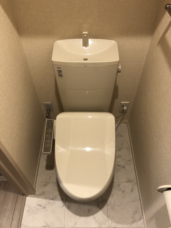 トイレ　温水暖房便座です！