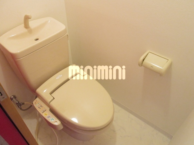 トイレ　シャワー付トイレです。