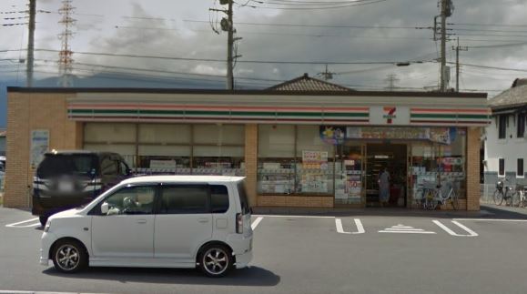 コンビニ　セブンイレブン 甲斐竜王駅前店（コンビニ）まで398m