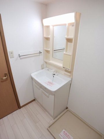 洗面設備　コンパクトで使いやすい洗面所